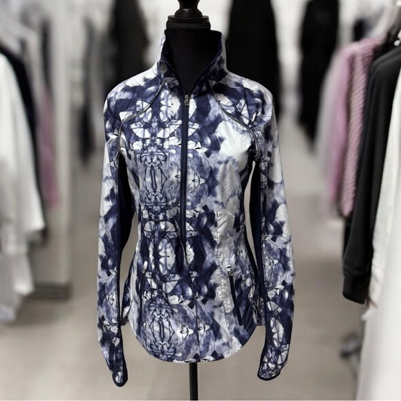 Lululemon Run Essentials Jacket - Picture 9 of 9